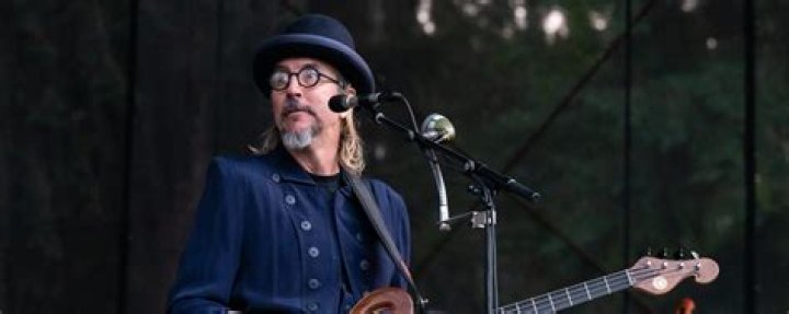 How Tall is Les Claypool? Exploring the Height of a Musical Icon